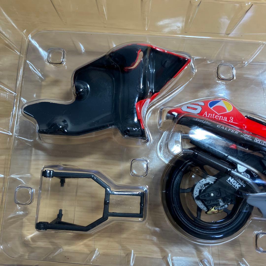 ミニカー MINICHAMPS YAMAHA YZR500 Antena3 GP2001