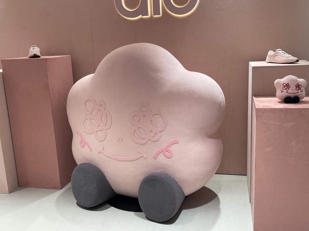 BLACKPINK ジス alo コラボ シューモン キーホルダー 限定モデル