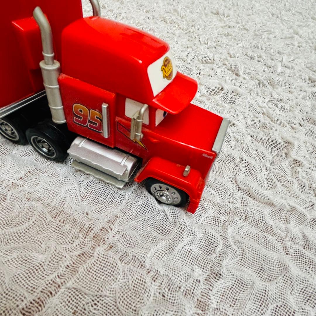 ミニカーセット ライトニング・マックイーン トレーラー付き