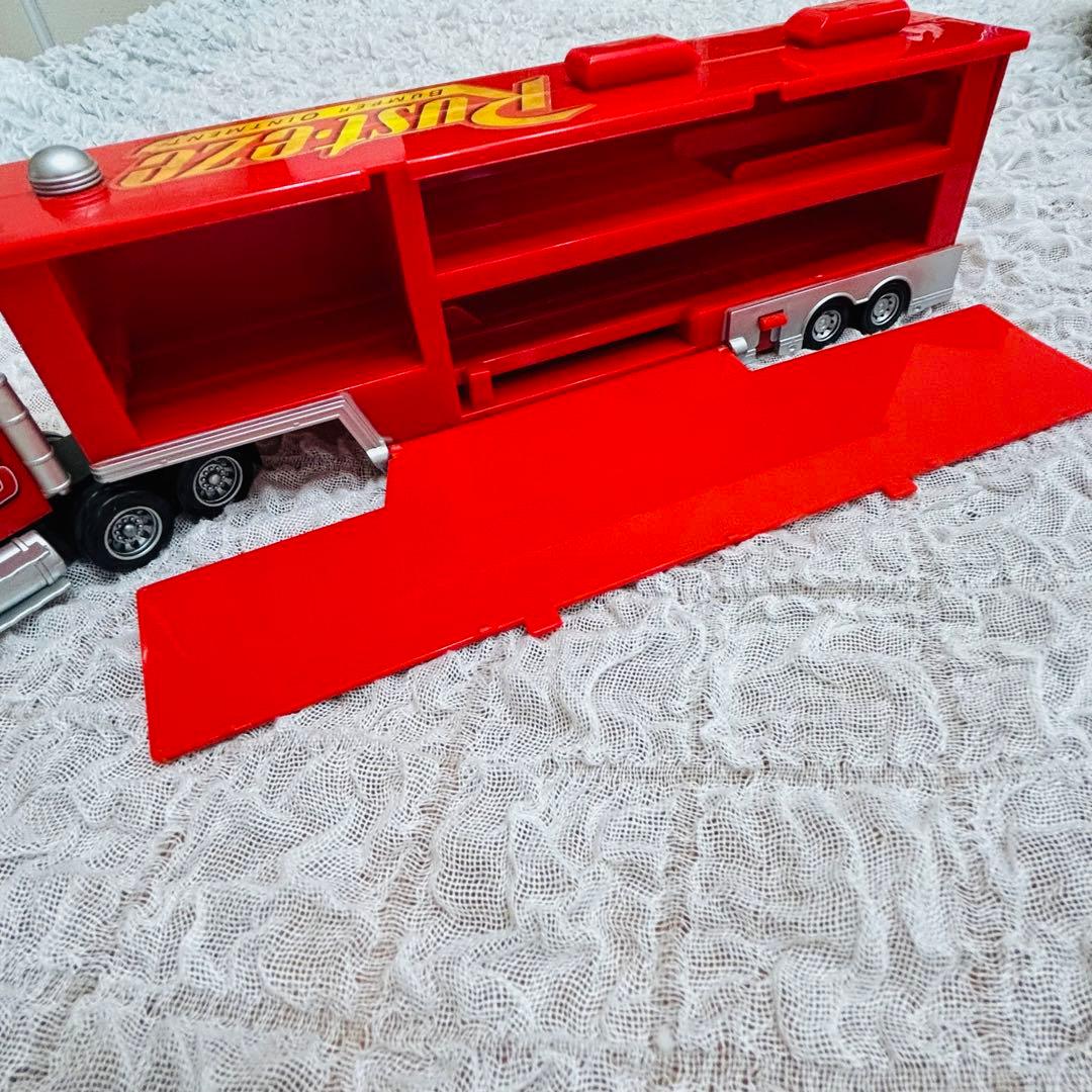 ミニカーセット ライトニング・マックイーン トレーラー付き