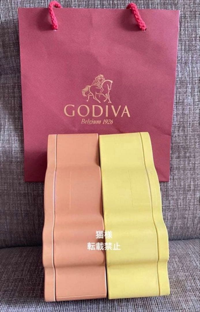 【海外限定❣️】ポップマート♡ラブブ Labubu × GODIVA ♡コラボ缶