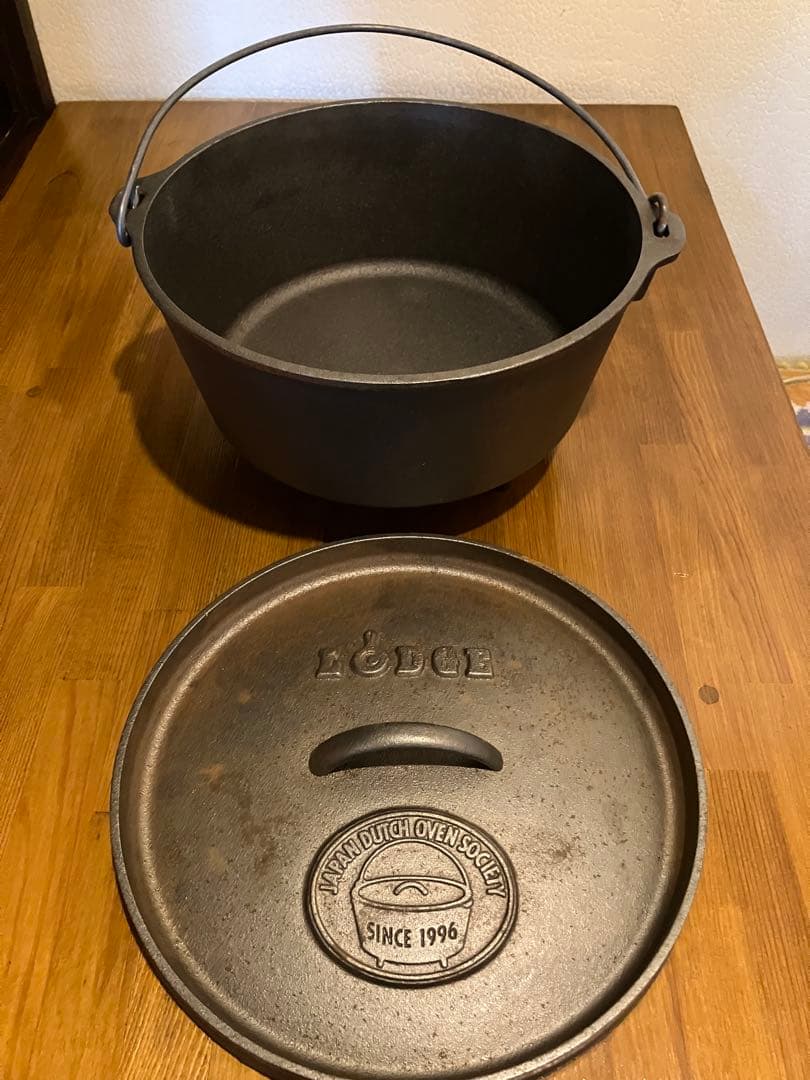 未使用・錆あり/ LODGEのダッチオーブンとスキレット（蓋付）のセット