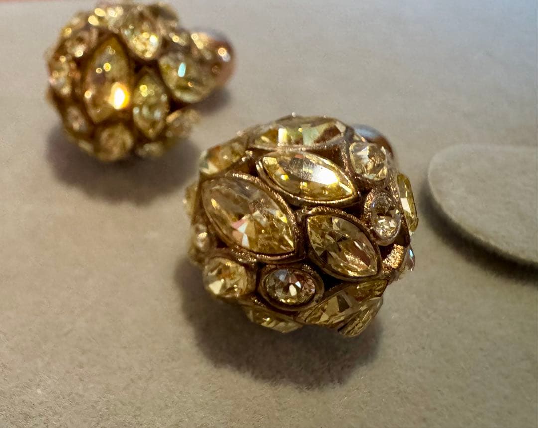 Dior Tribales ピアス クリスタル装飾が華やかなボール型