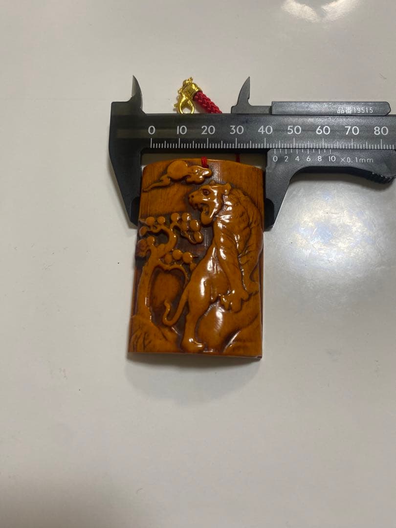 根付　時代物　材質不明　骨？ウニコール？鯨牙？セイウチ牙？送料無料