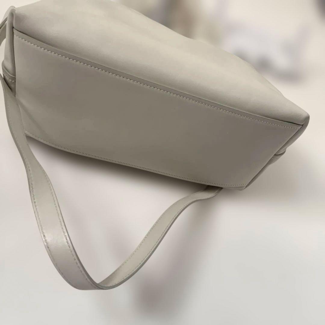 MIUMIU ミュウミュウ　レザーハンドバッグ 白