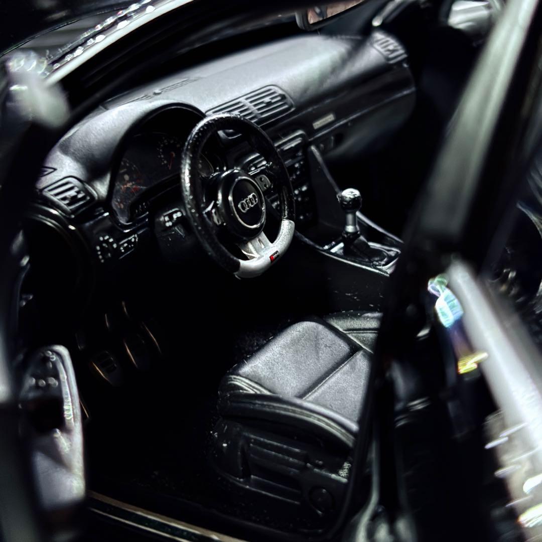 ディーラー特注 1/18 ミニチャンプス アウディ RS4 (B7)