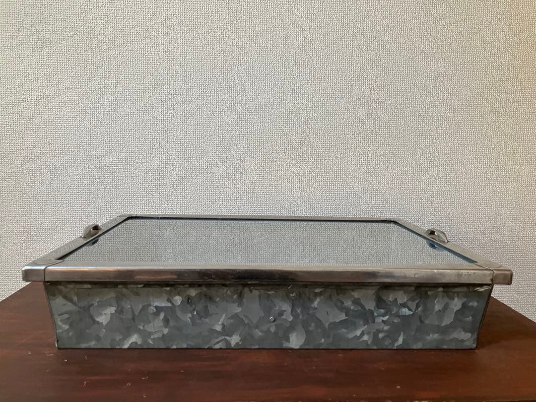 昭和レトロ　ブリキ製ガラス蓋ケース　ブリキ製ショーケース（1枚扉、取り外し可能）