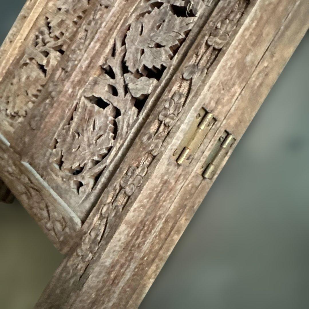 瞬間的お値下げ❣️小さめ木製彫刻入りパーテーション 4パネル