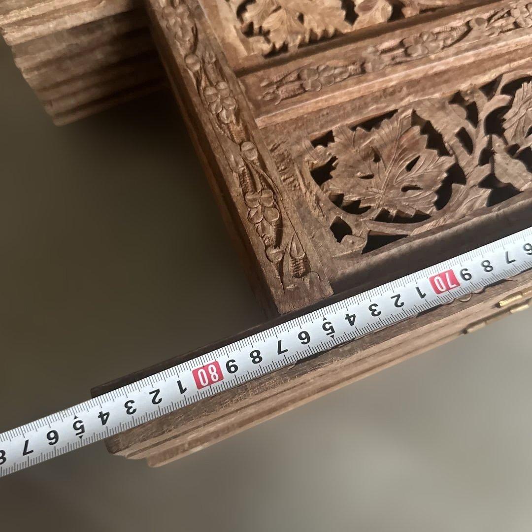 瞬間的お値下げ❣️小さめ木製彫刻入りパーテーション 4パネル