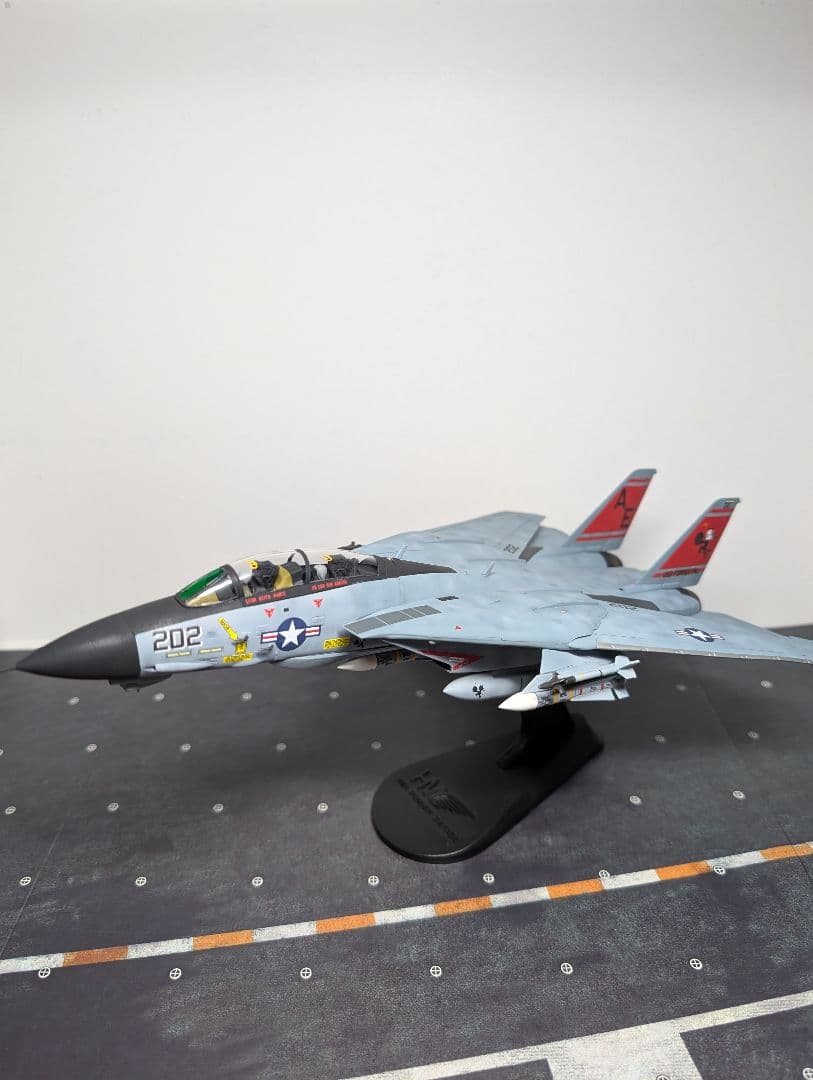 ハセガワＦ−１４Ａ 完成品VF-31トムキャッターズ飛行状態1/72完成品