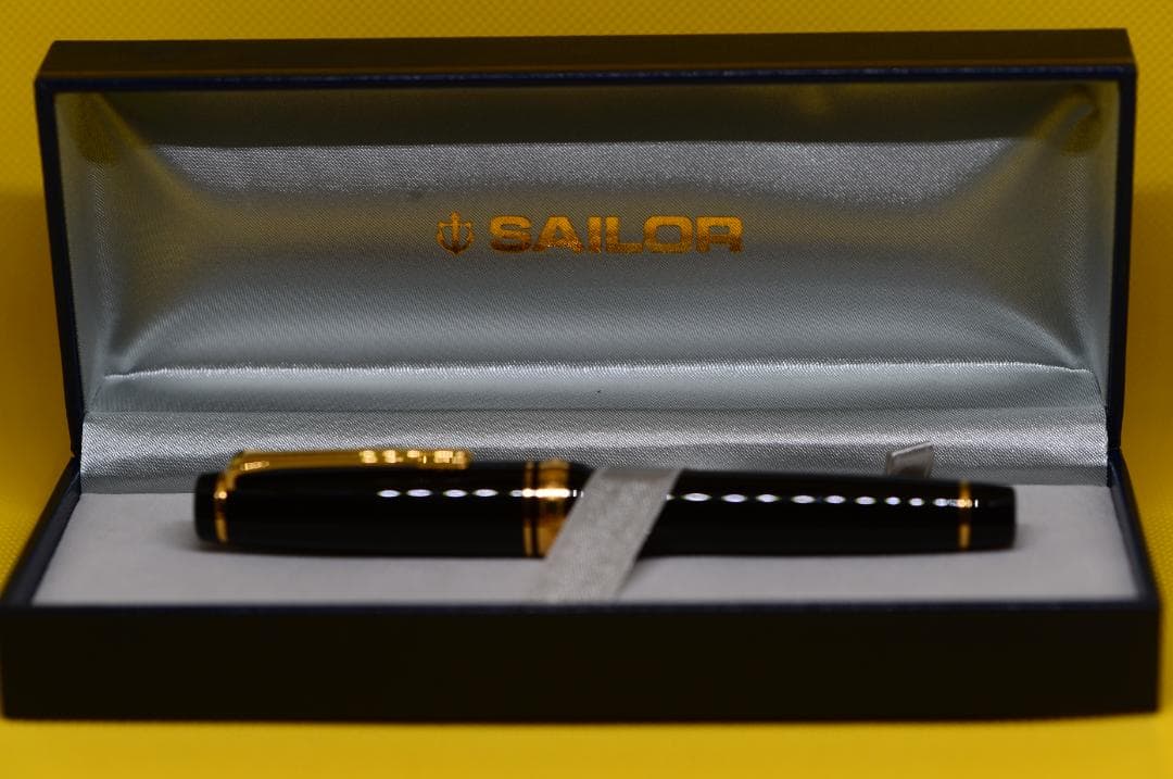 セーラー万年筆　プロフェッショナルギア金　中細字　(H-MF)