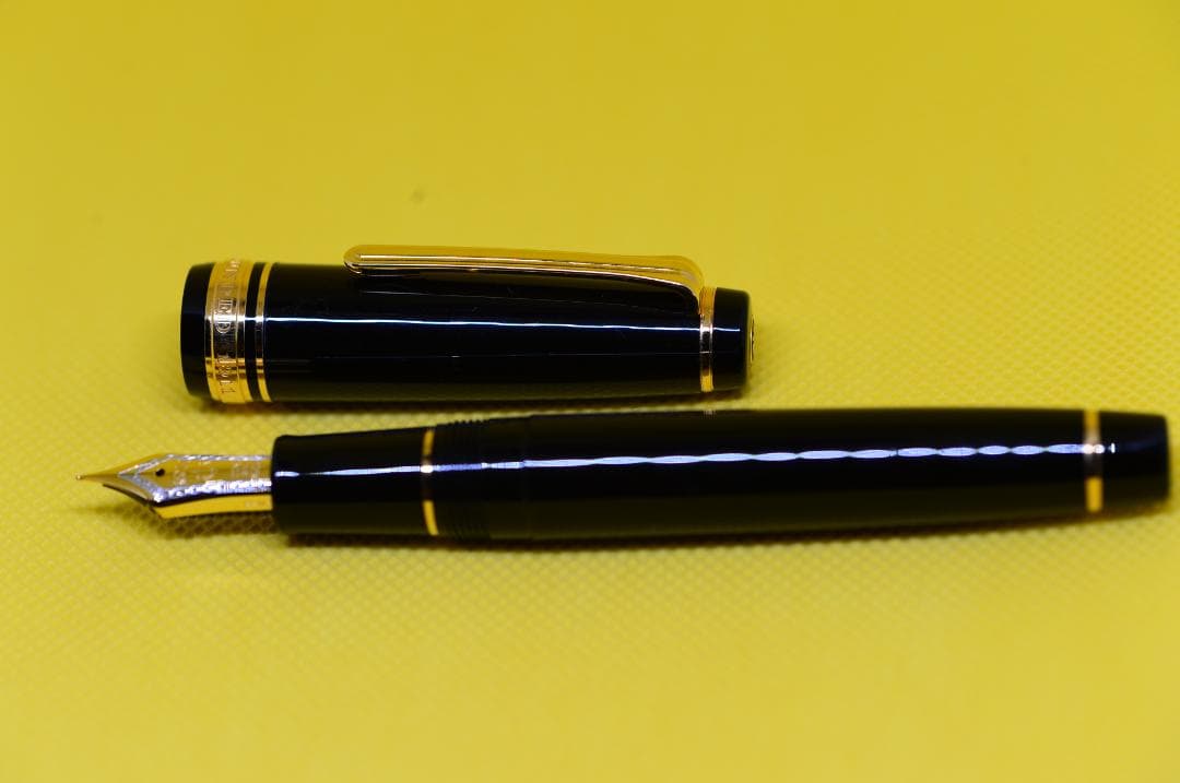 セーラー万年筆　プロフェッショナルギア金　中細字　(H-MF)