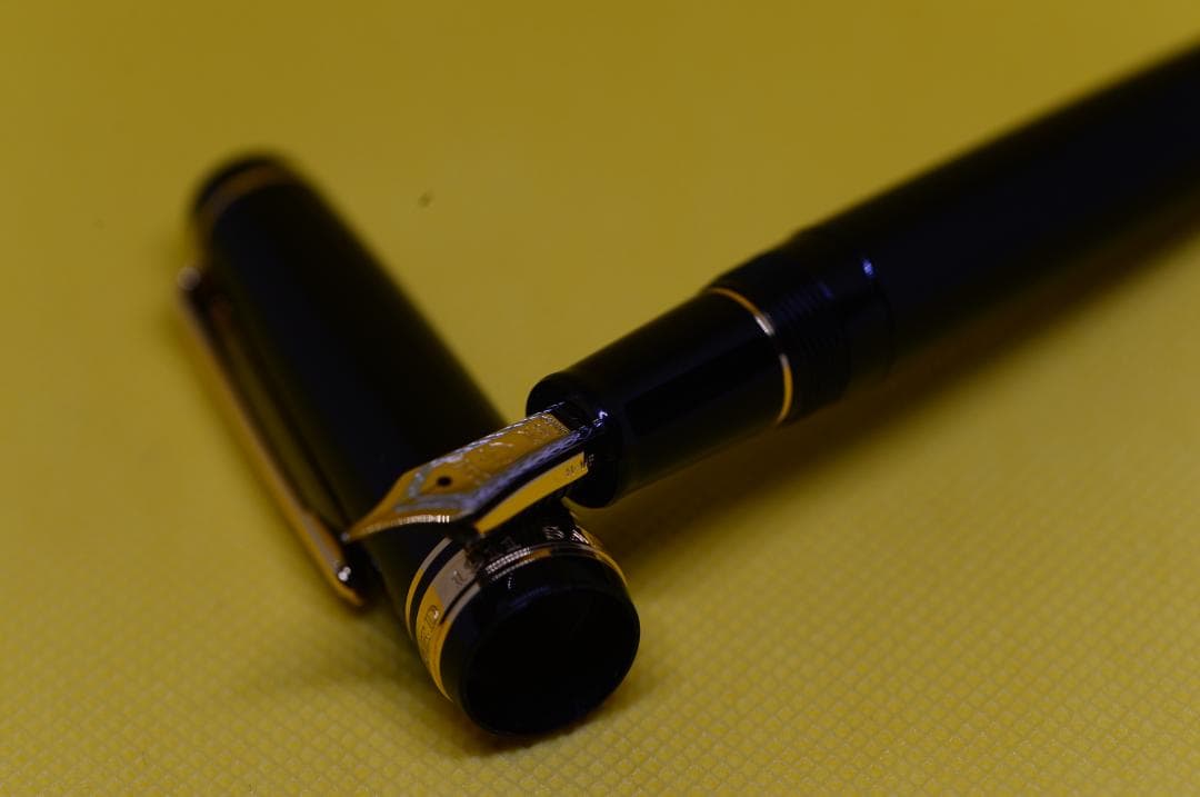 セーラー万年筆　プロフェッショナルギア金　中細字　(H-MF)