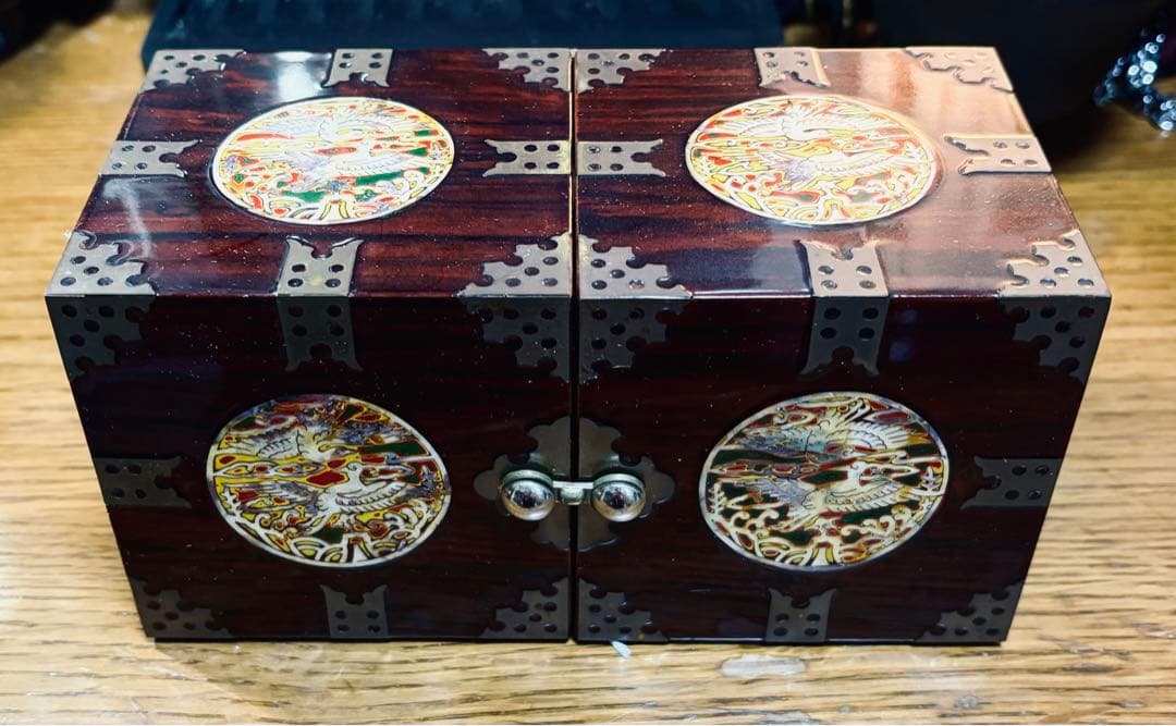 韓国漆塗りの木製ボックス 引き出し付き