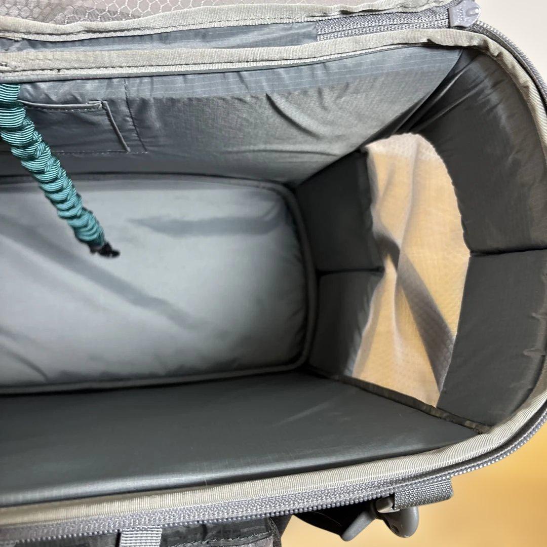 美品　モンベル　ドッグキャリングバッグ　ペットキャリーバッグＬ