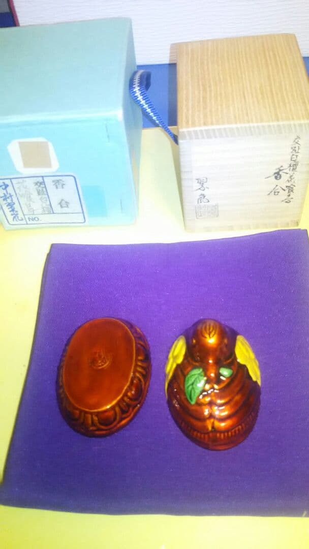 香合、コ_チ白檀、花喰鳥、中村翠嵐作。