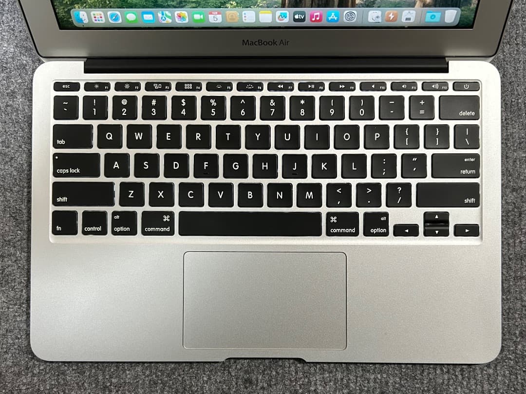 MacBook Air 2014 8Gb 256GbSSD 11インチ USキー