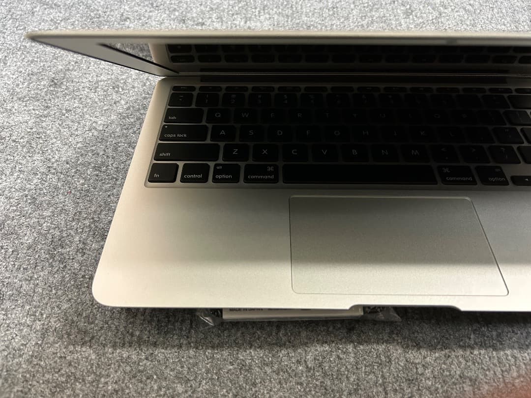MacBook Air 2014 8Gb 256GbSSD 11インチ USキー