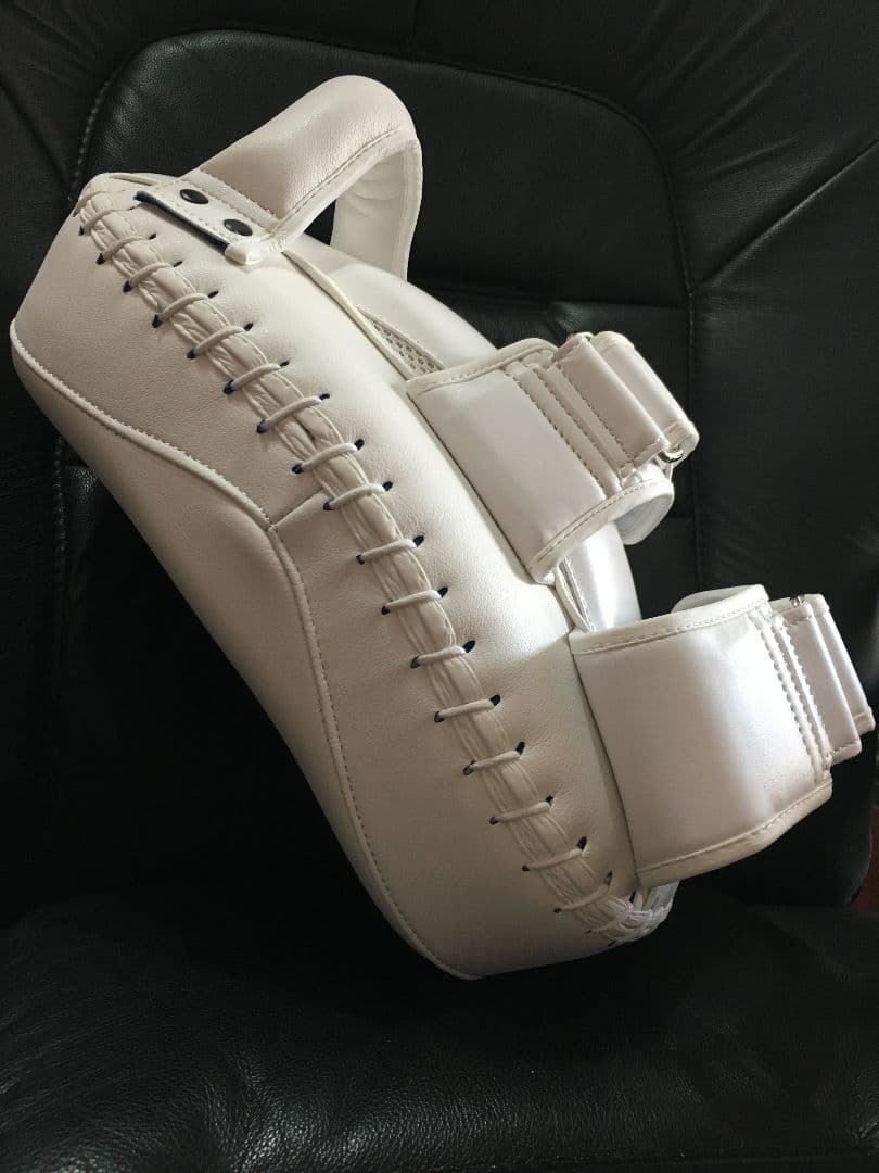 新品ボクシング　キックミット　持ちやすく蹴りやすい、打ちやすい