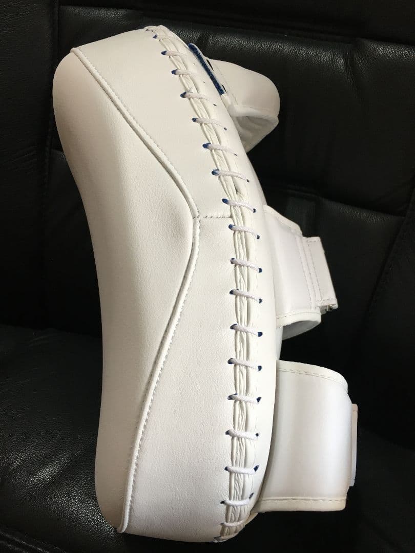 新品ボクシング　キックミット　持ちやすく蹴りやすい、打ちやすい