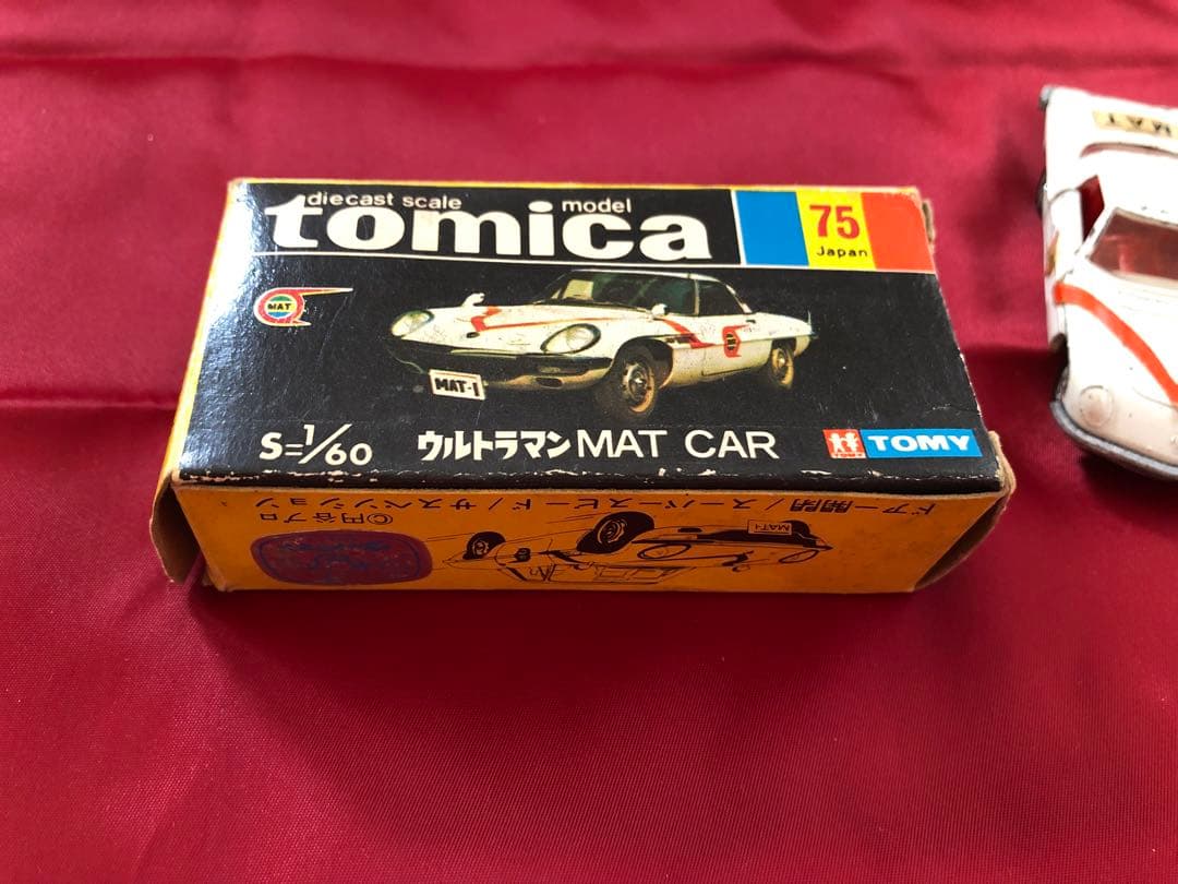 トミカ　ウルトラマン　マットカー　箱付き