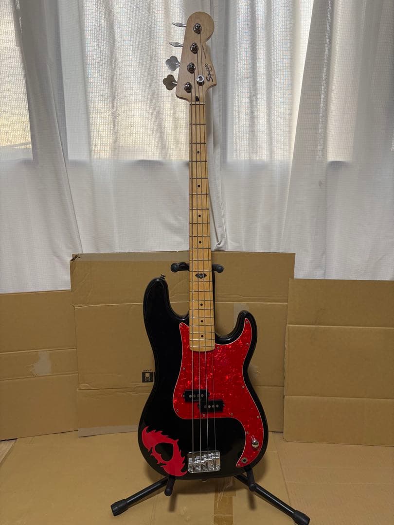 ベース Squier Pete Wentz Precision Bass