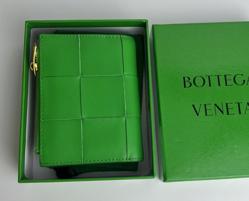 【本日発送】 グリーンレザー二つ折り財布