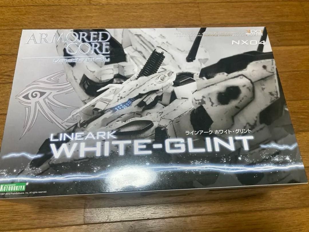 ホワイトグリント&ノブリスオブリージュ　コトブキヤ　プラモデル　アーマードコア