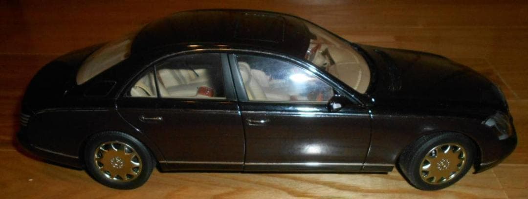 オートアート　1/18　マイバッハ　５７　本体のみ