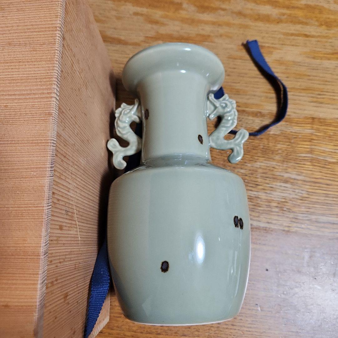ドラゴンハンドル付き陶器花瓶　 飛青磁