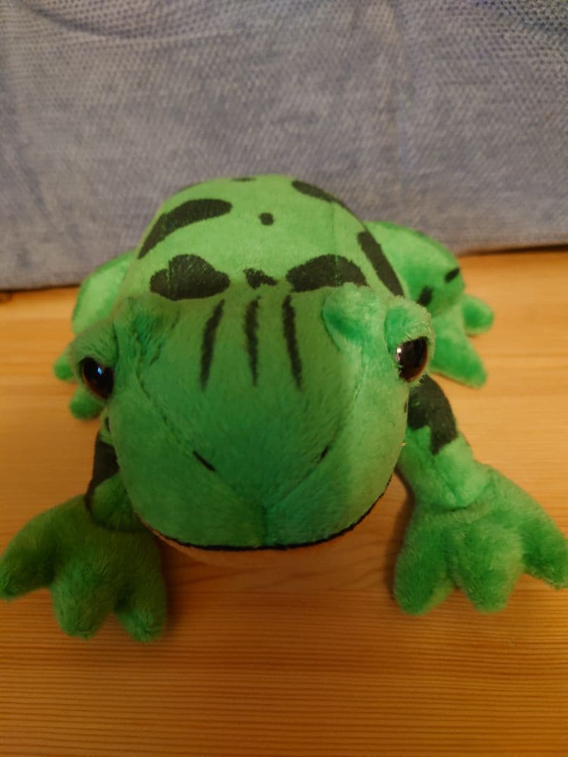 ジョジョの奇妙な冒険　拳で押すと「メメタァ」と音が出る　カエルのぬいぐるみ