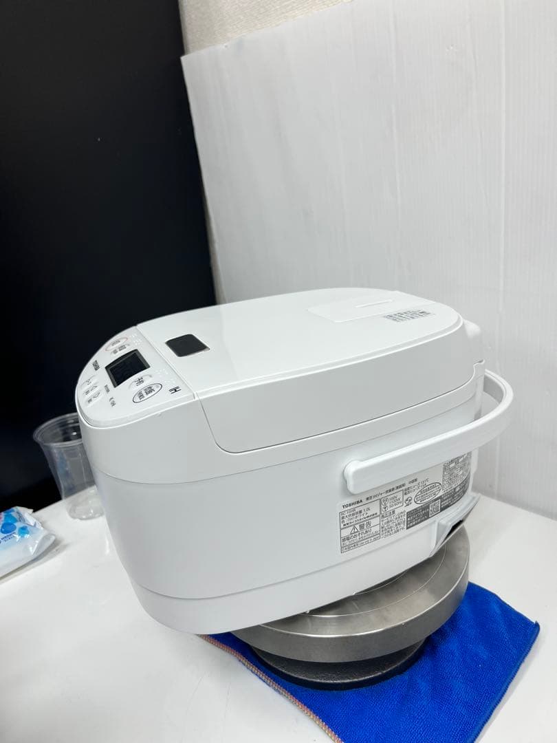 TOSHIBA IH炊飯器 RC-10HR 5.5合 ホワイト 2024年齢