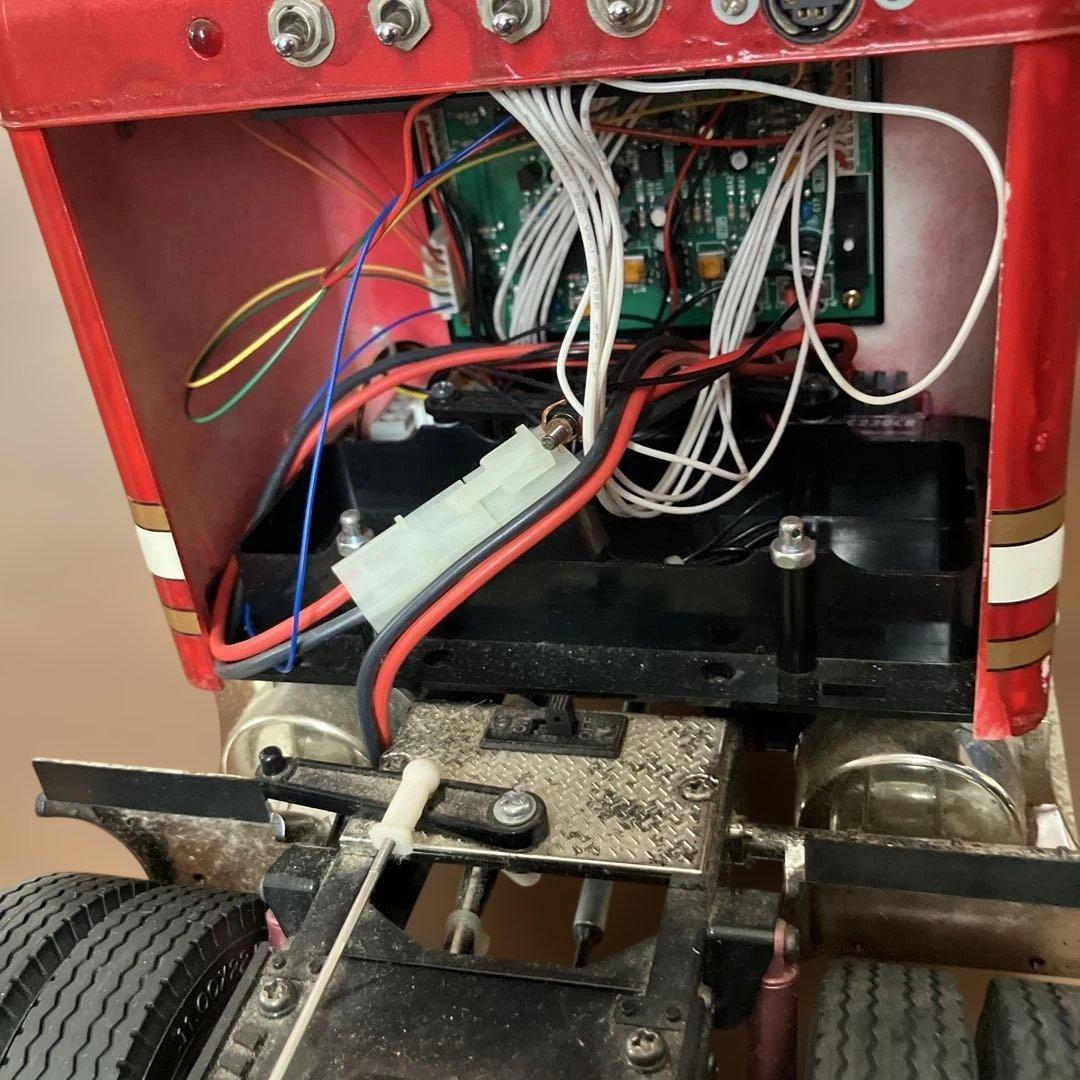 【ジャンク品】電動RC トレーラーヘッド キングハウラー　トラック