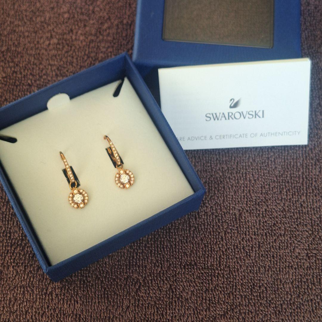 スワロフスキー Swarovski ピアス