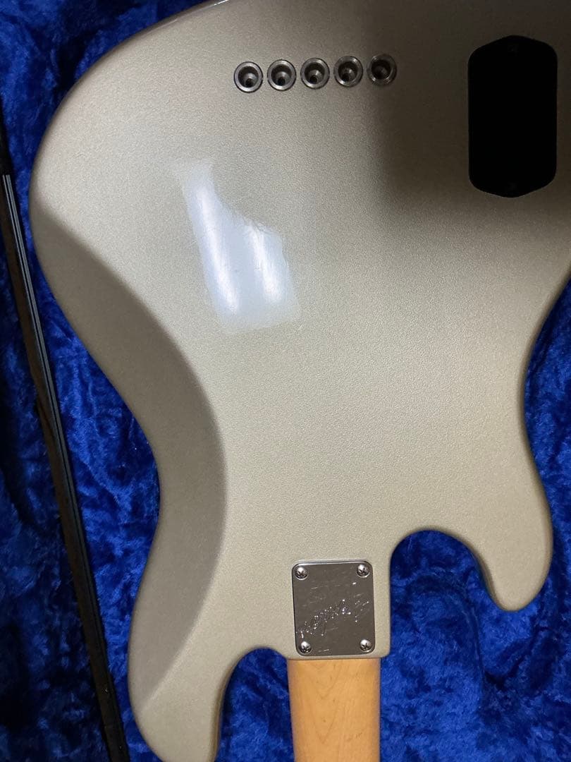 ベース Fender American Deluxe Jazz Bass V