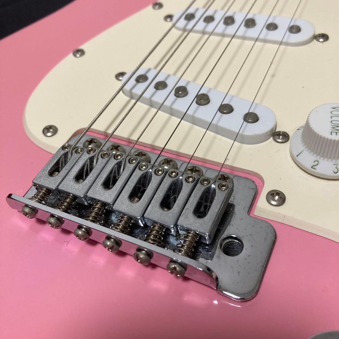 Squier Stratocaster ギター ピンク ホワイト バンド 初心者