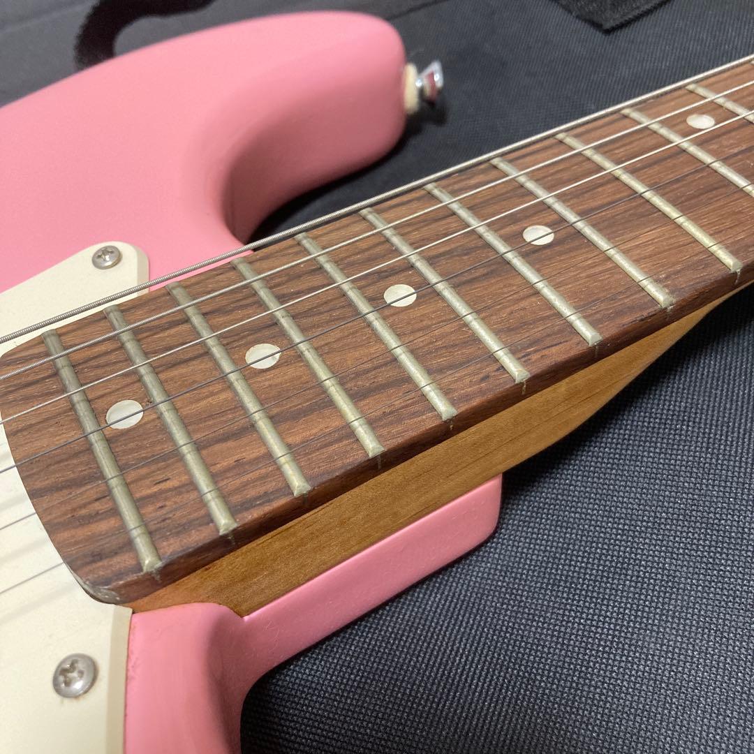 Squier Stratocaster ギター ピンク ホワイト バンド 初心者