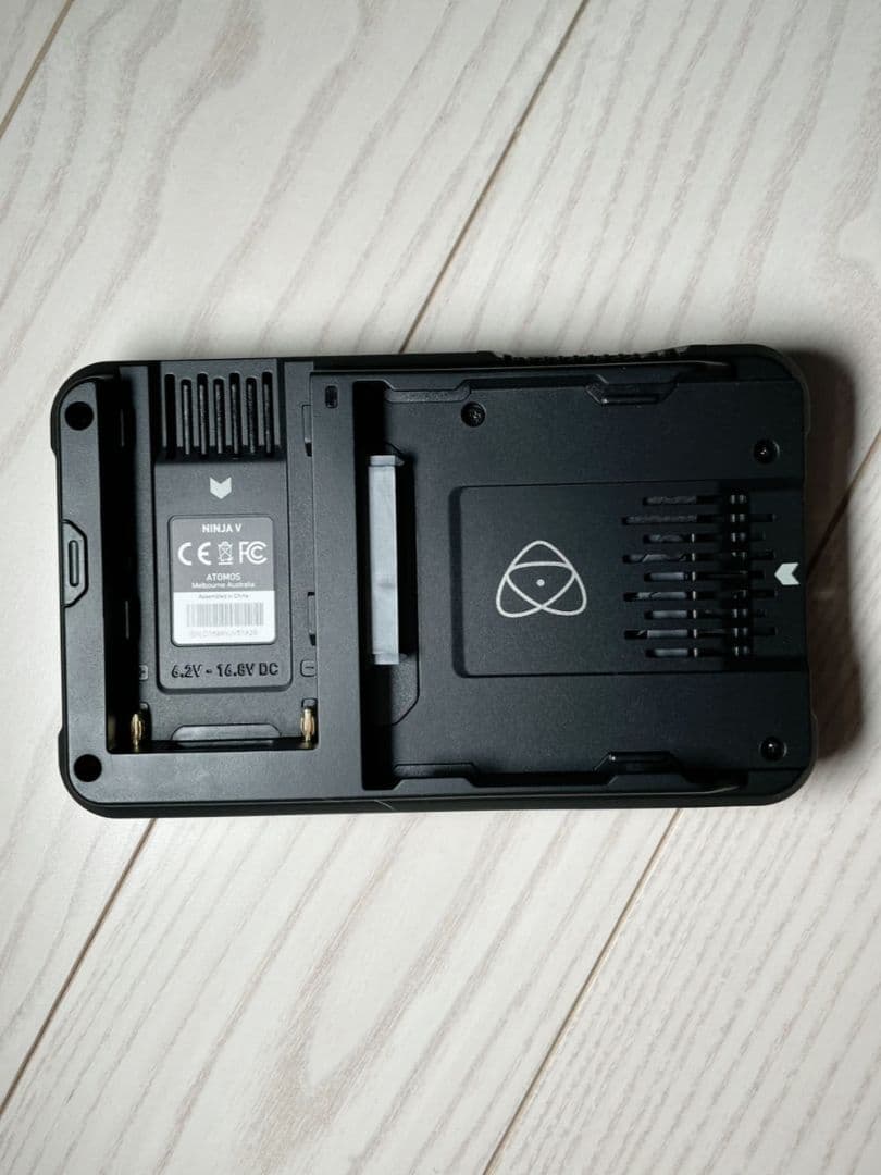 【ATOMOS】Ninja V モニターセット_SSD、専用HDMIケーブル付き