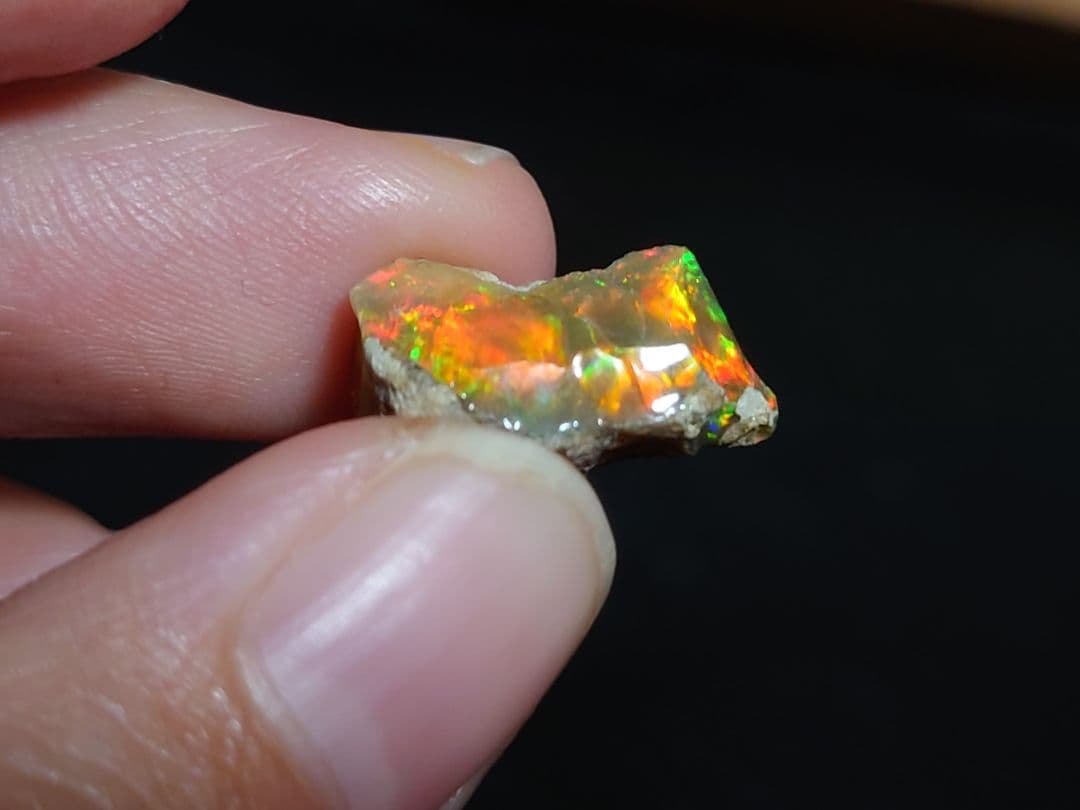 エチオピアウェロ産　オパール　ジュエリーグレード　 原石 鉱物標本