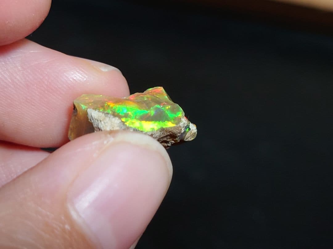 エチオピアウェロ産　オパール　ジュエリーグレード　 原石 鉱物標本
