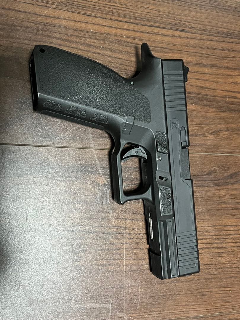 カーボネイト　ストライカー9s co2ガスガン