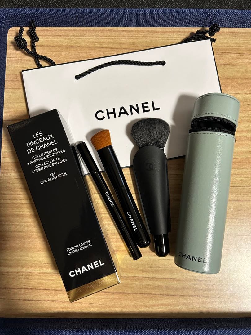 レ パンソー ドゥ シャネル　131 キャヴァリエ　スウェル　ブラシセット