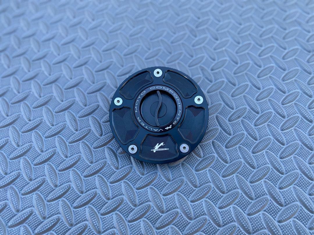 とも バルターモト タンクキャップ ZX6R ニンジャ バイク