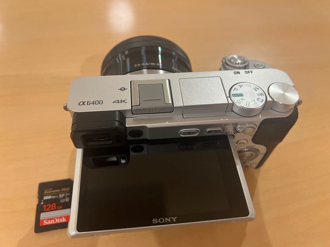 SONYα6400シルバーボディ+16-50mmレンズキット美品➕メモリーカード