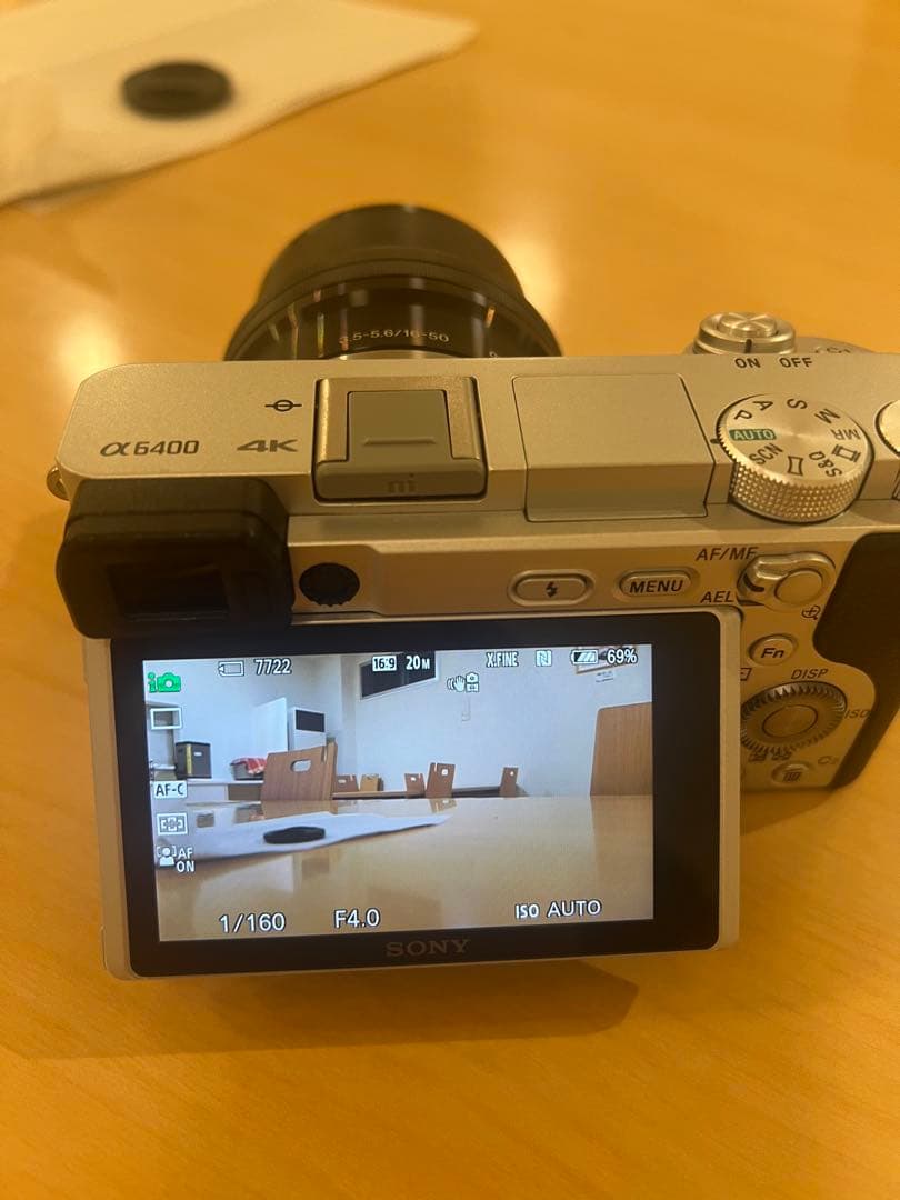 SONYα6400シルバーボディ+16-50mmレンズキット美品➕メモリーカード