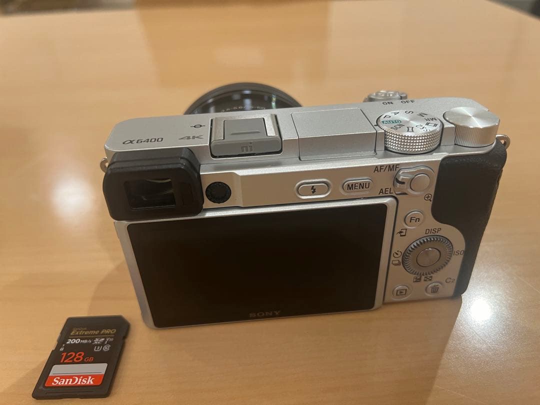 SONYα6400シルバーボディ+16-50mmレンズキット美品➕メモリーカード
