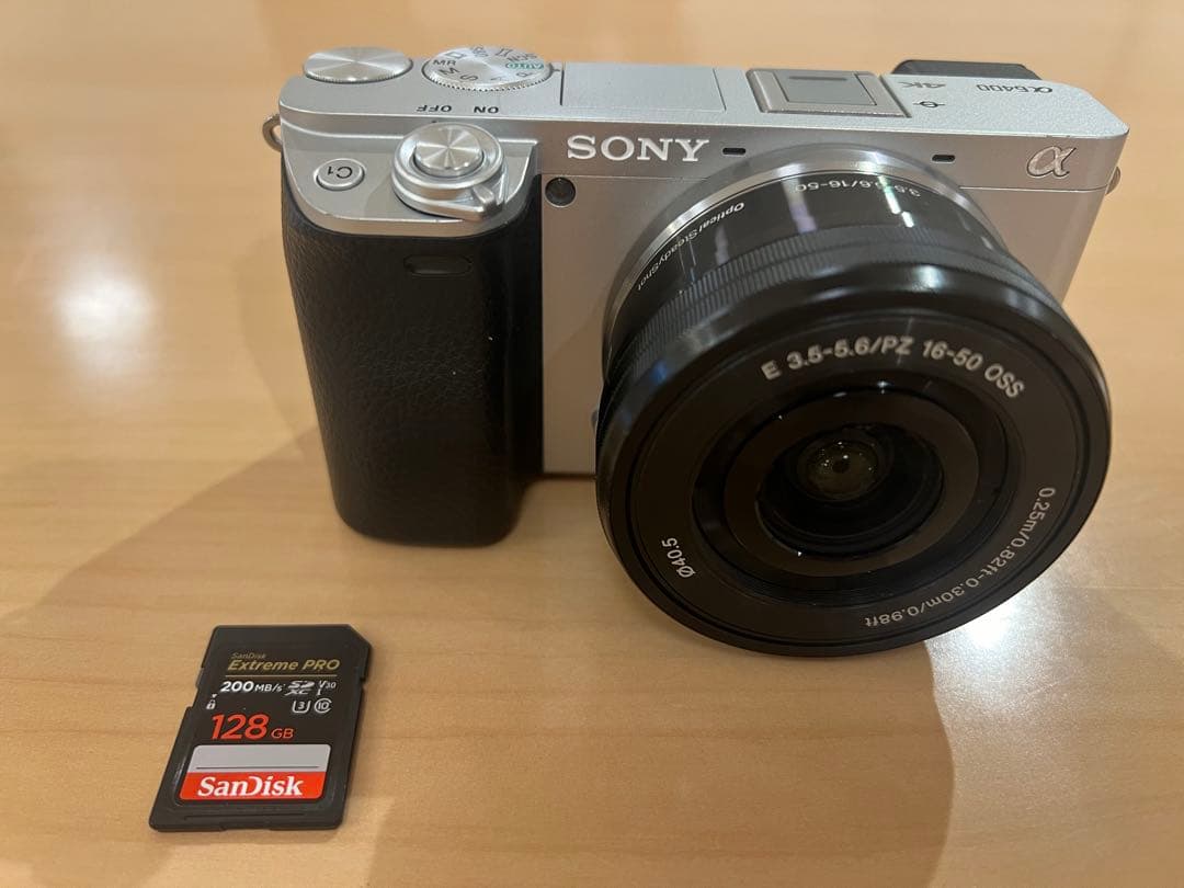 SONYα6400シルバーボディ+16-50mmレンズキット美品➕メモリーカード