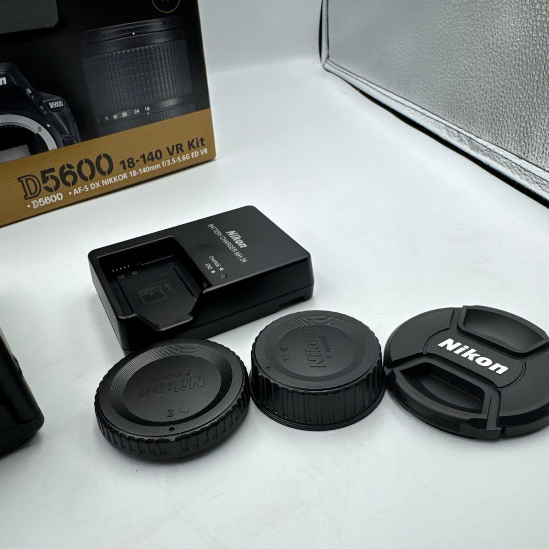 Nikon D5600 デジタル一眼レフカメラ 18-140mm VR