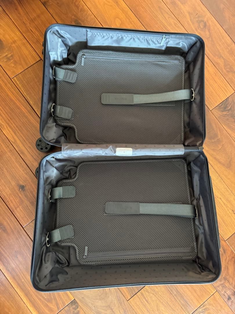 使用1度のみRIMOWA ESSENTIAL SLEEVE Cabin