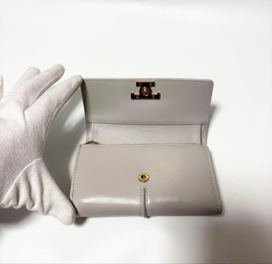 美品　トッズ T タイムレス レザー ウォレット　三つ折り財布　コンパクト